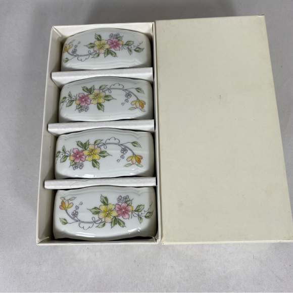 Andrea by Sadek Napkin Ring Holders Pink And Yellow Flowers ,  Set of 4 - Picture 2 of 6
